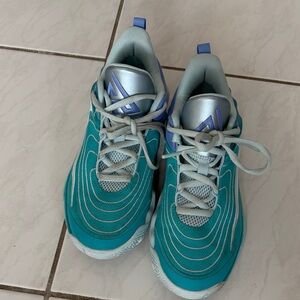 Nike Kids Teal and Silver Sneakers